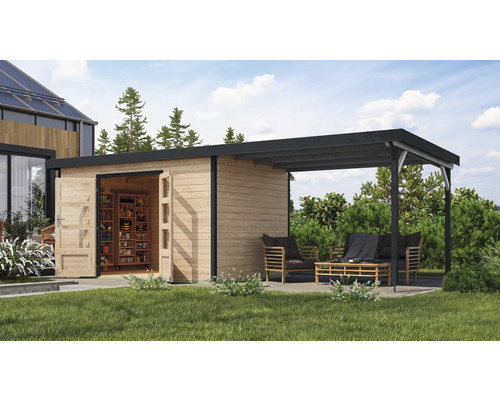 Maison de jardin en bois avec portes ouvertes et coin salon couvert dans le jardin.