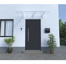 Façade de maison avec porte d''entrée, boîte aux lettres et bacs à plantes