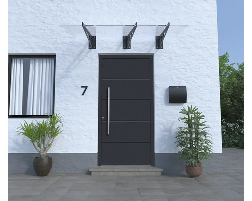 Espace d''entrée d''une maison avec porte d''entrée, boîte aux lettres et auvent