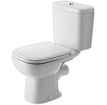 Pack WC à poser en céramique blanche avec réservoir et abattant.