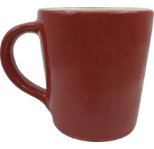 Tasse en céramique rouge avec anse