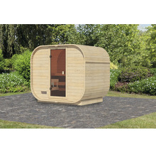 Sauna en tonneau en bois avec porte en verre dans le jardin