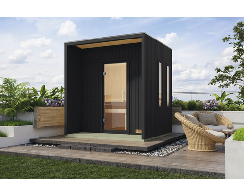 Moderne Außensauna mit Glasfront und Holzboden auf einer Terrasse mit Sitzgelegenheiten.
