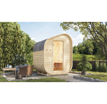 Sauna tonneau en bois dans le jardin avec coin salon