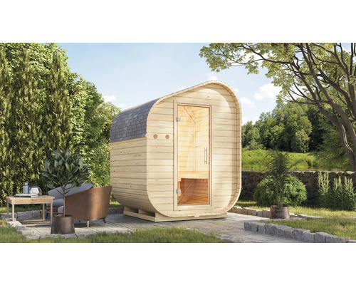 Sauna tonneau en bois dans le jardin avec coin salon