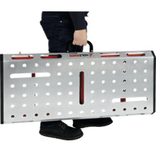 Personne portant une rampe en aluminium de Holzmann