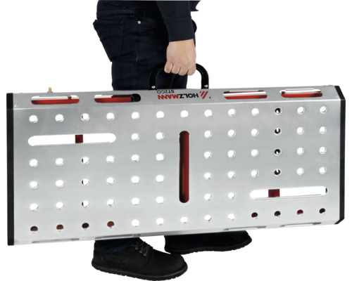 Personne portant une rampe en aluminium de Holzmann