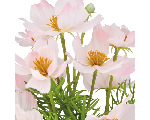 Dekorative Kunstblumen mit zarten, weißen Blüten