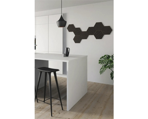 Moderne Küche mit Barhocker, Lampe und Wandpaneel