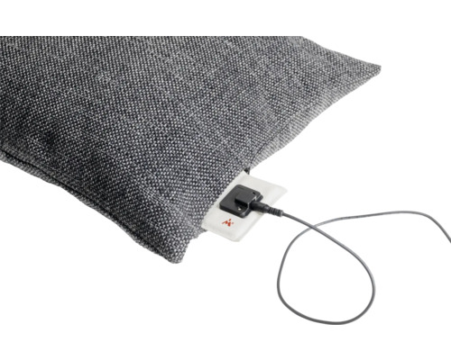 Graues Kissen mit Kabel