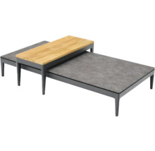 Deux tables basses grises avec plateau en bois et plateau en pierre