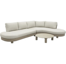 Loungegruppe mit Sofa und Tisch für den Garten