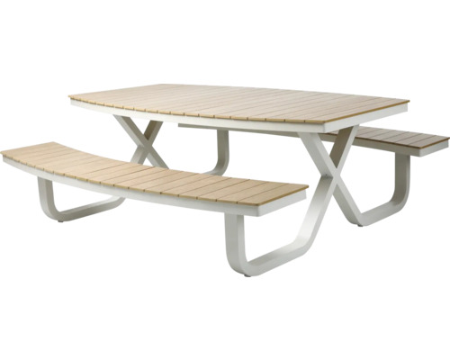 Groupe de tables de jardin avec table et bancs