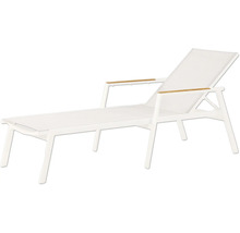 Chaise longue de jardin blanche avec accoudoirs en bois