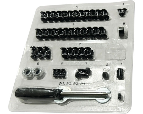 Sortiment mit Schrauben und Werkzeug in einer transparenten Kunststoffverpackung