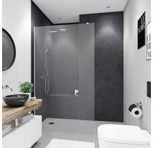 Salle de bain moderne avec douche, lavabo et toilettes