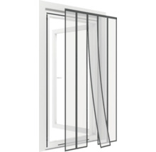 Moustiquaire coulissante devant une fenêtre