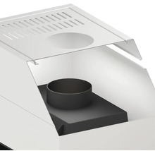 Vue détaillée d''un poêle avec raccord de tuyau de fumée