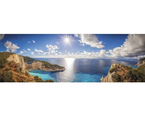 Leinwandbild Blaue Küste 150x50 cm Panoramaaufnahme einer Küstenlandschaft mit Meerblick unter blauem Himmel mit Wolken und Sonnenschein