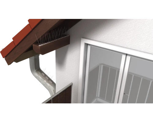 Installation von Vogelabwehrspitzen an Dach und Regenrinne