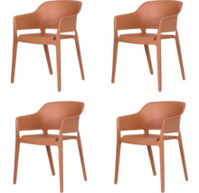 Quatre chaises en plastique avec accoudoirs