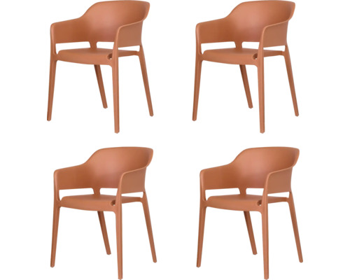 Quatre chaises en plastique avec accoudoirs