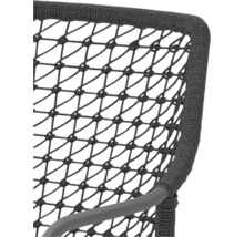 Vue détaillée d'une chaise avec assise tressée