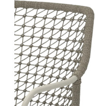 Vue détaillée d'une chaise de jardin avec un revêtement en corde