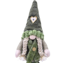 Dekorativer Zwerg mit Herz auf der Mütze