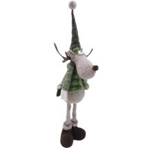 Dekorativer Elch mit Mütze und Schal als Weihnachtsdekoration