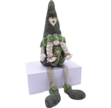 Figurine décorative d''elfe avec des jambes rayées et un cœur sur le chapeau