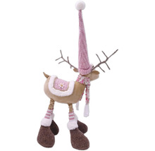 Dekorativer Rentier-Hänger mit Mütze und Schal als Weihnachtsdekoration