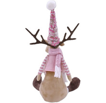 Deko-Elch mit Mütze und Schal als Weihnachtsdekoration