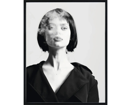 Image décorative avec femme et fumée dans un cadre noir