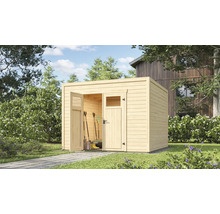 Abri de jardin en bois avec portes ouvertes dans un jardin