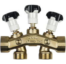 Distributeur en laiton avec trois vannes pour contrôler le débit du liquide