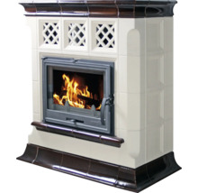 Kaminofen mit Kacheln und Feuerraum