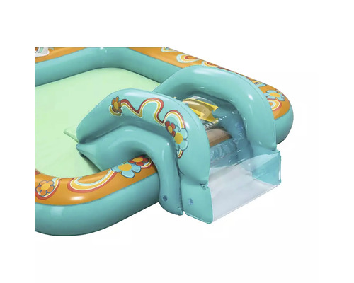 Aufblasbarer Kinderpool mit Rutsche für den Garten.
