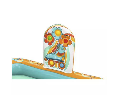 Detailansicht eines aufblasbaren Pools mit Rollschuh- und Blumenmuster