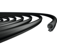 Cordon d'étanchéité noir enroulé