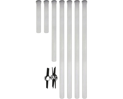 Plusieurs tuteurs de plantes en plastique de différentes longueurs et des clips pour plantes