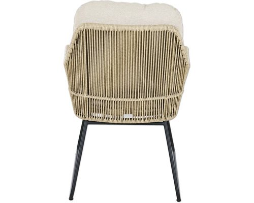 Rückansicht eines Korbsessels mit Kissen und Metallbeinen