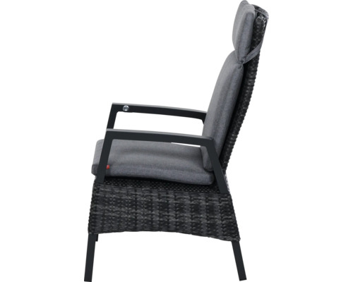 Gartensessel mit Kissen und geflochtener Struktur