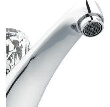 Robinet en métal brillant avec poignée en forme de cristal