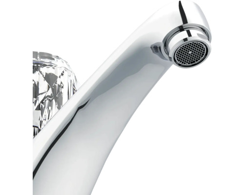 Robinet en métal brillant avec poignée en forme de cristal