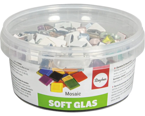 Mosaiksteine aus Glas in einer transparenten Aufbewahrungsdose