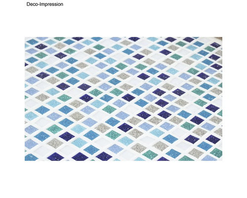 Mosaikfliese mit quadratischem Muster in verschiedenen Blautönen und Grau