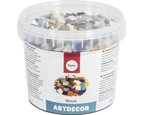 Glasmosaiksteine in einem durchsichtigen Behälter für Mosaikarbeiten