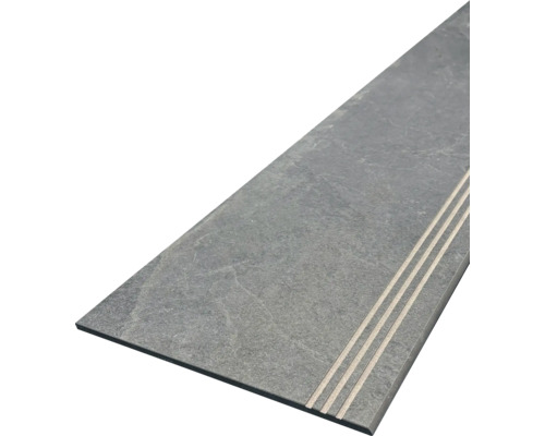 Marche d'escalier en pierre avec rainures