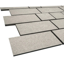 Dalles de terrasse grises en pierre posées